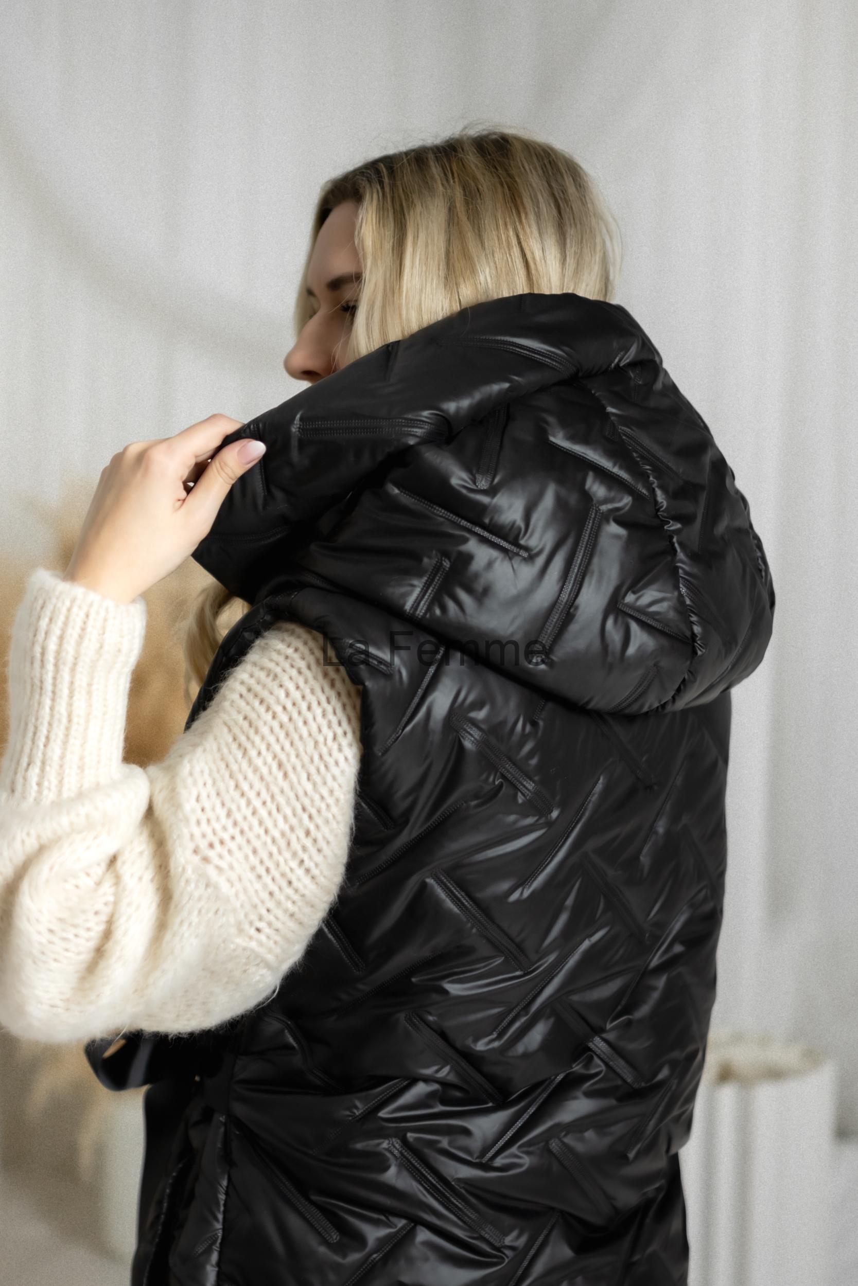 Dlouhá prošívaná dámská vesta Criss-Cross Black